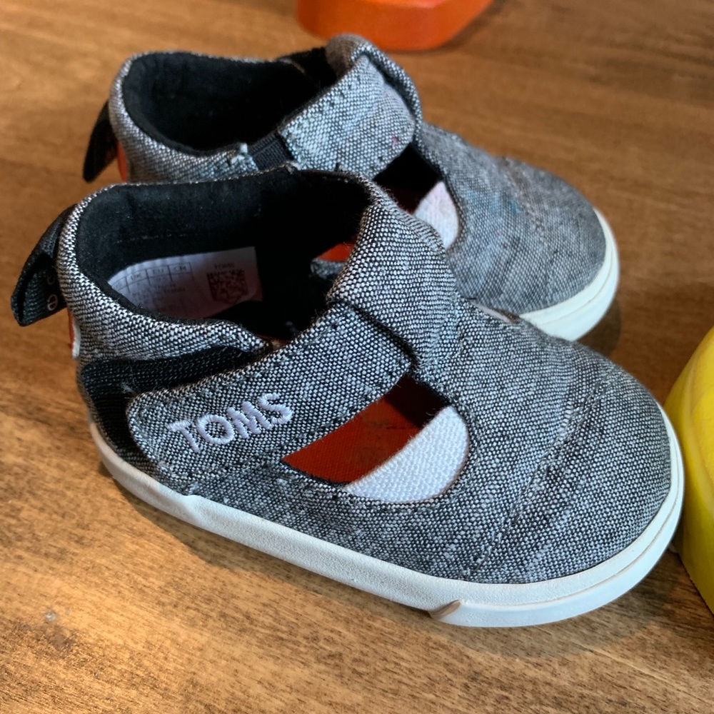 TOMS black chambray sneakers baby